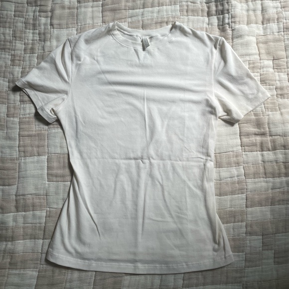 SKIMS COTTON JERSEY T-SHIRT IN MARBLE NWOT - Picture 3 of 4